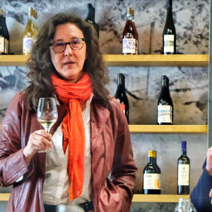 イレイン・チューカン・ブラウンElaine Chukan Brown